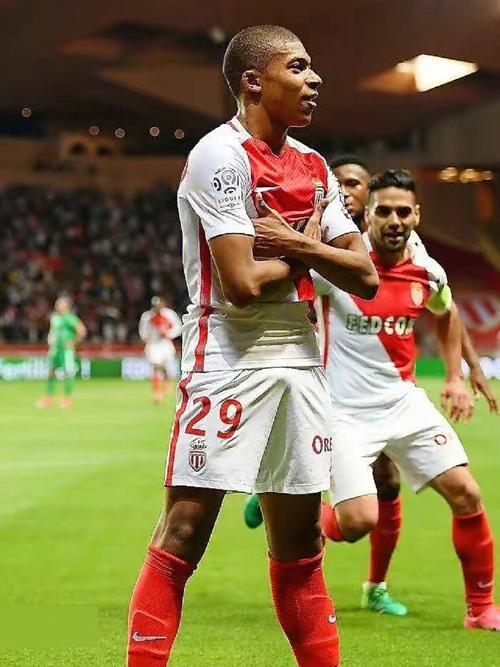 德切利：如今的尤文几乎彻底改变，成绩足以说明一切（德切利：如今的尤文脱胎换骨，战绩已作最佳证明）